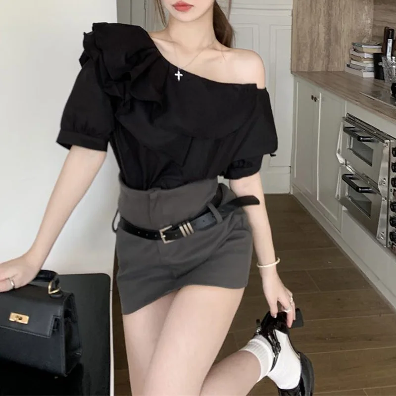 

2023 New Summer Fashion Style French Commuter Simple Ruffle Off Shoulder Design Feel Casual Loose Short Sleeve Women's Shirt