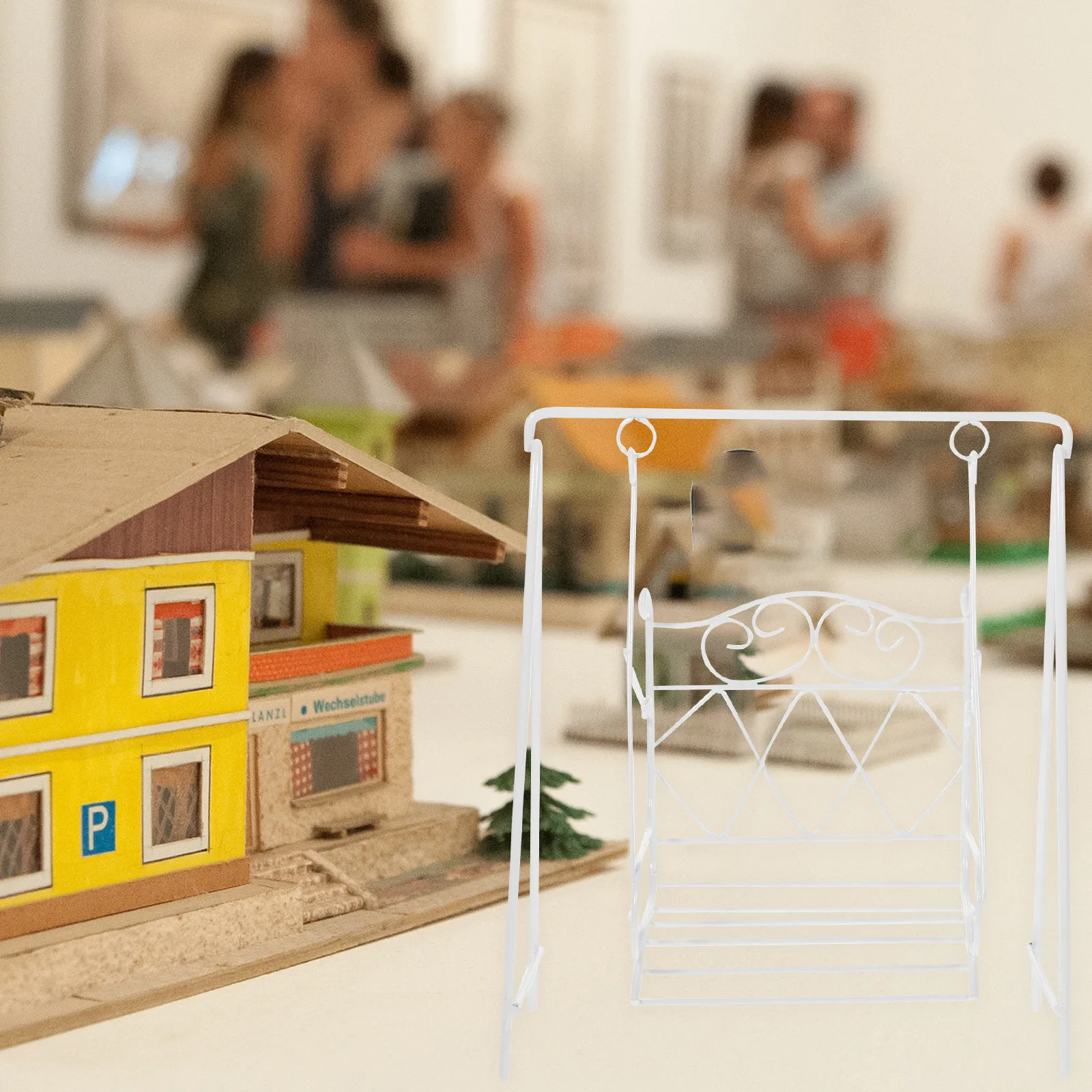 

Миниатюрные железные качели-украшение: компактный креативный декор для мини-домиков, очаровательный маленький орнамент для сада и веранды