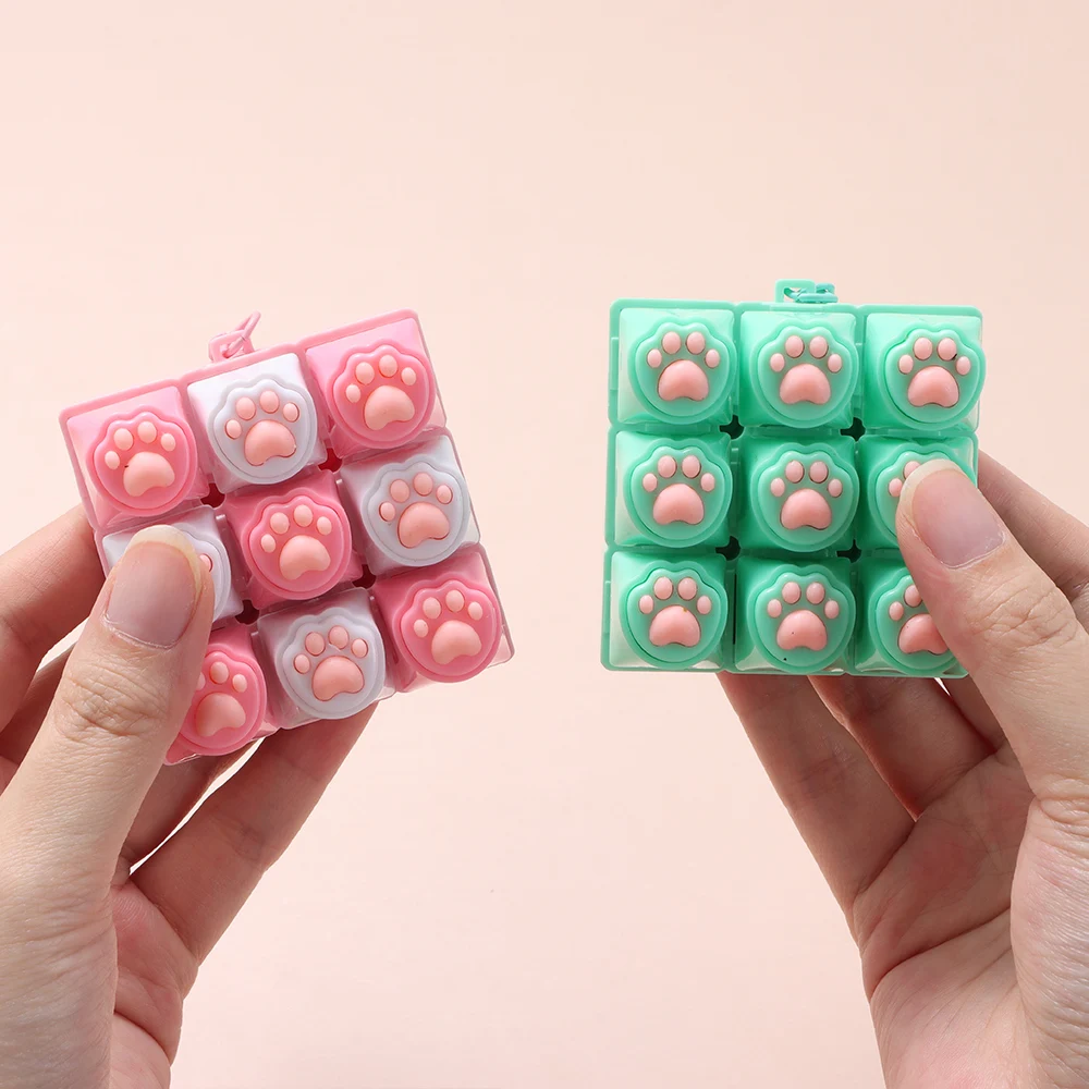 Cat's Paw Shape Fidget Keychain DIY Keyboard Keys Button Finger Keyboard Cap Relief Stress Pass The Time Clicker Pass Time