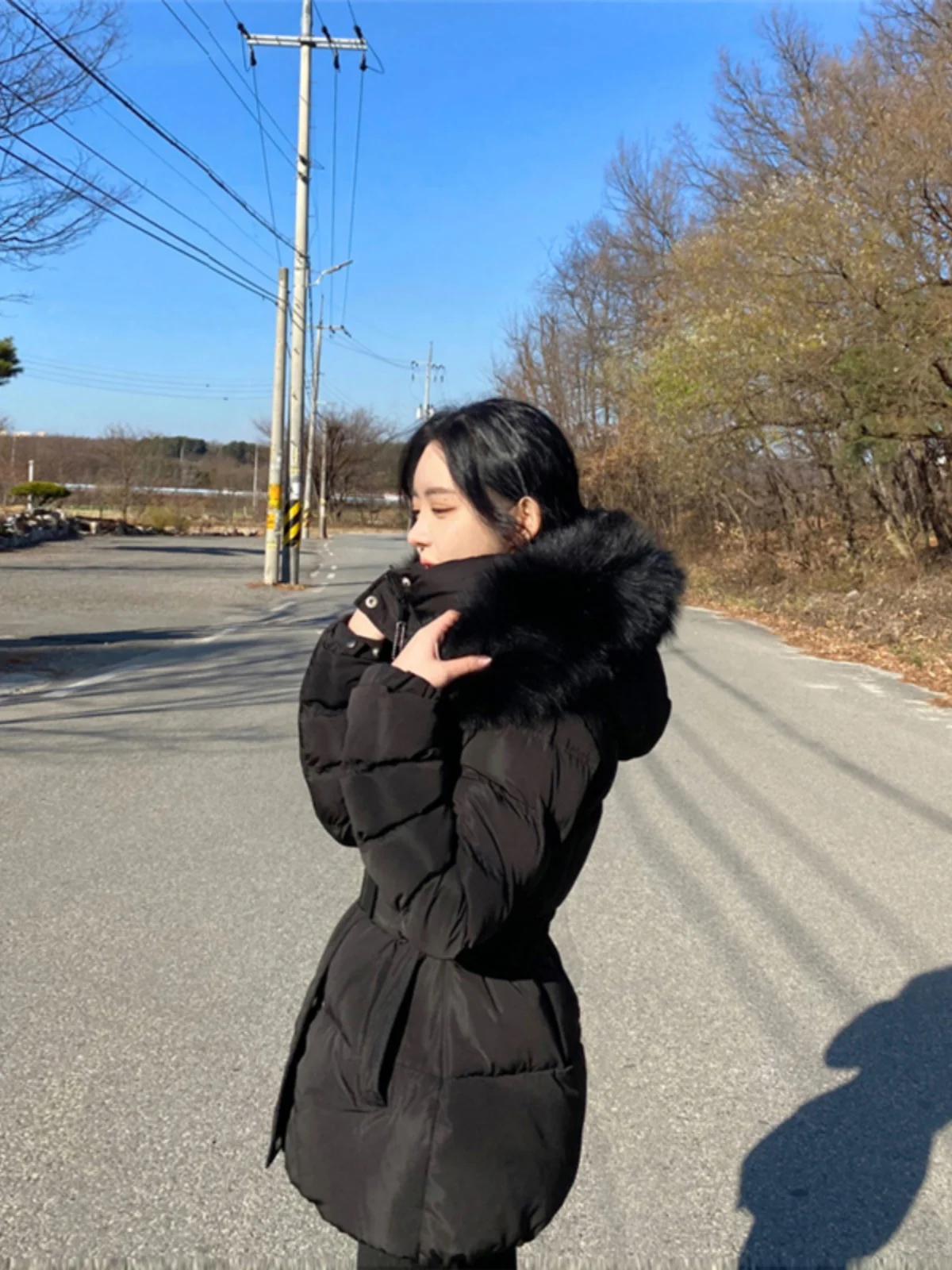 한국 슬레 여성용 중간 길이의 Jaet 겨울 코트, 큰 모피 칼라 슬리밍 디자인, 작은 사이즈 친화적