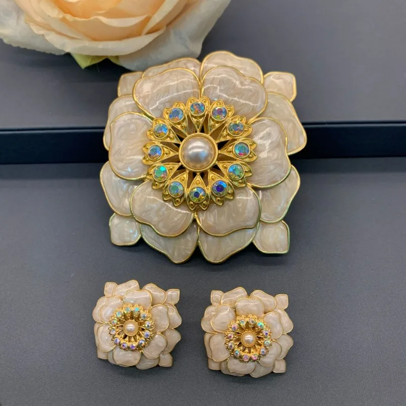 

New Middle Ages French Palace Retro Enamel Three-layer Three-dimensional Petal Brooch Ear Decoration Stud Earrings Heavy Brooch
