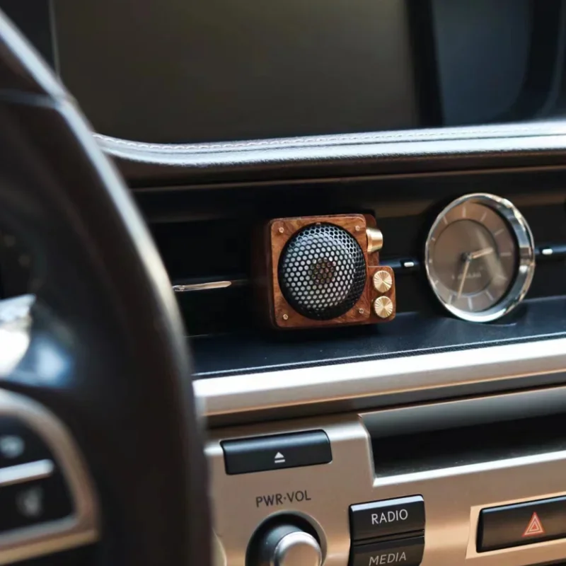 Retro phonograph car aromatherapy car air conditioner out of trend decorative ornaments lasting light fragrance