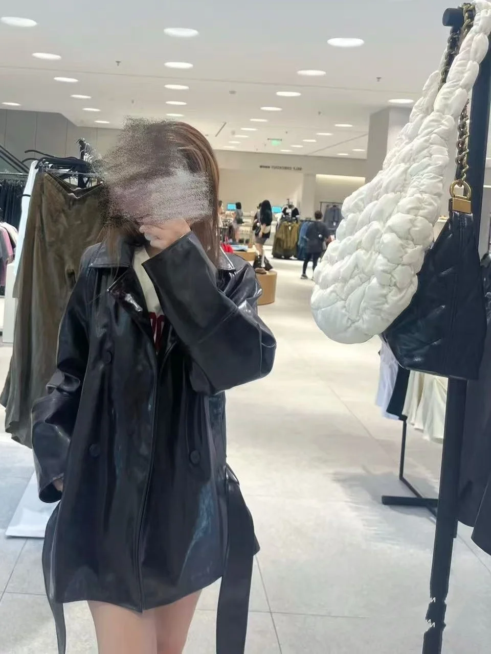 معطف نسائي غير رسمي من جلد البولي يوريثان لخريف 2025 مع حزام طويل Sve بياقة مقلوبة محاكاة سترة جلدية #2