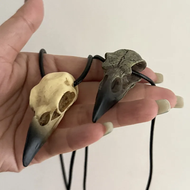 3D Raven Skull Necklace Resin Replica Raven Magpie Crow Poe Gothic Gift,Halloween Raven Skull Necklace,Goth Bird Skull Jewelry