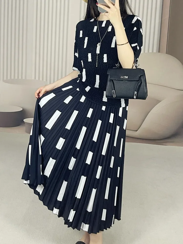 Miyake-Conjunto plisado estampado a la moda para mujer, Top de manga corta con cuello redondo + Falda corta informal, conjunto de dos piezas, novedad de verano 2025, ola