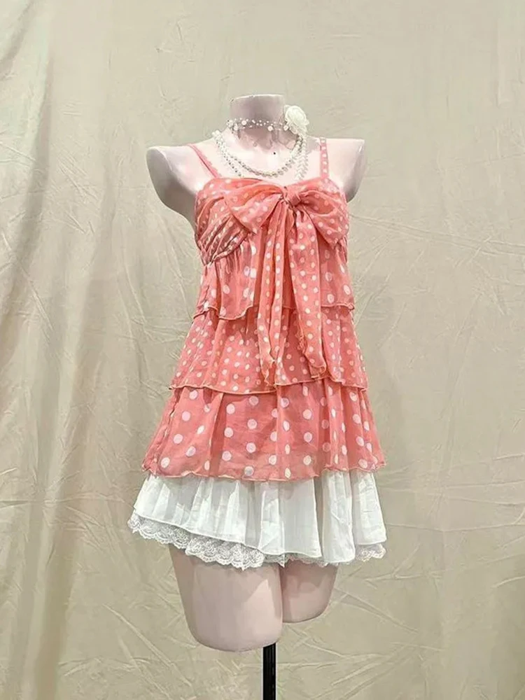 

Летний комплект 2025: Красный укороченный топ с кружевной отделкой в горошек и жилет, с юбкой с эффектом похудения и дизайнерскими вставками, модный женский комплект