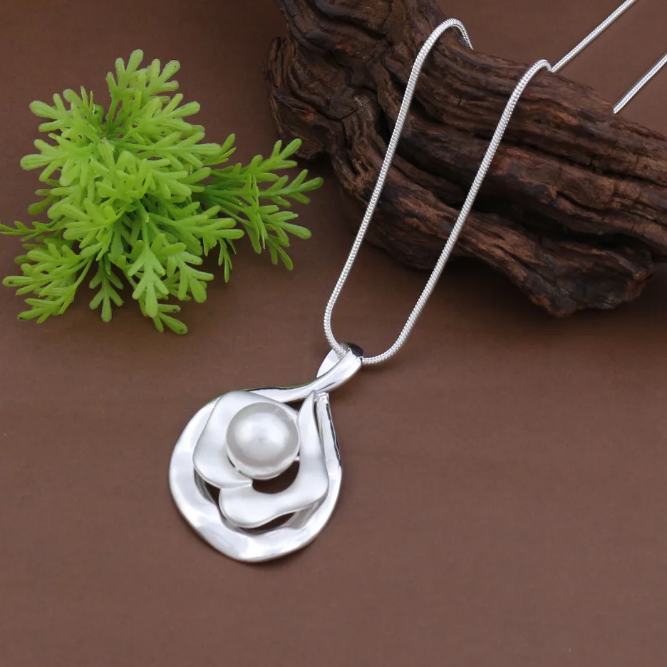 DIY accessories matte hollow pearl inlaid flower long pendant, women's creative exaggerated geometric flower long necklace