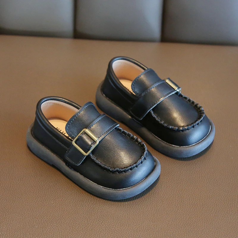 2025 NIEUW Vrije tijd leren schoenen met ronde kop Zachte zolen voor kinderen Lente Nieuwe jongens en meisjes Veelzijdige en elegante enkele schoenen