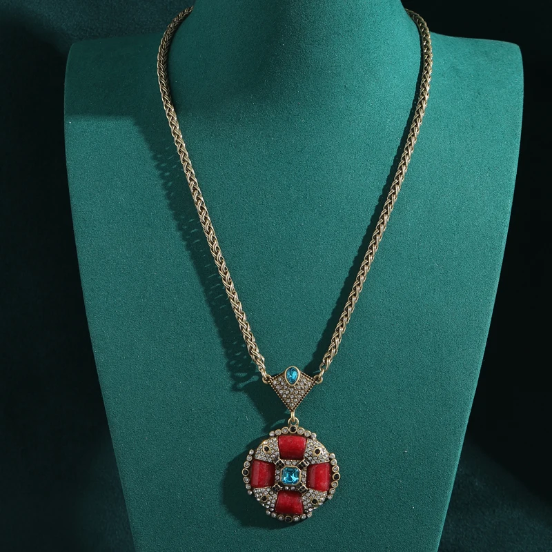 

Vintage Red Pendant Necklace Rhinestone Retro Antique Gold Color Blue Crystal Jewelry For Women Accessories Valentine Day Gift