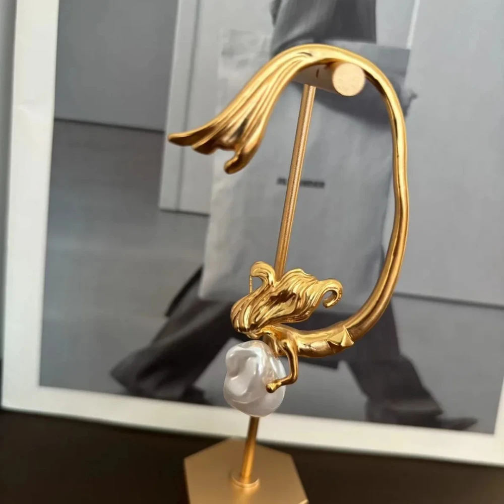

WHA ARTLIO Mermaid paired with Baroque pearl single earrings woman