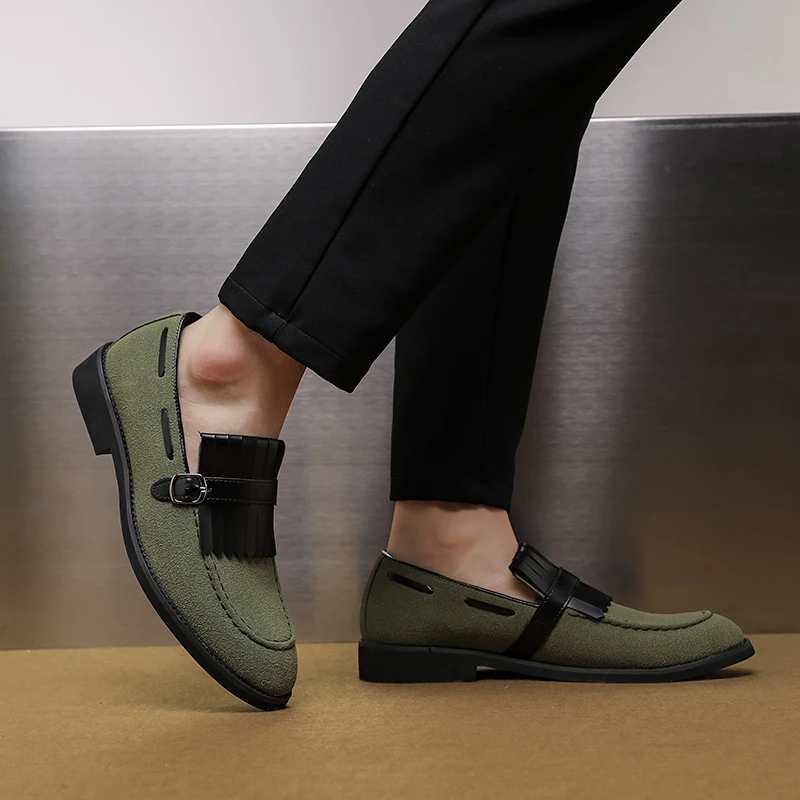 Men Loafers with Color Blocking Anti Suede Tassel Buckle Decoration Casual Fashion Trend Gentlemen Business Formal Shoes