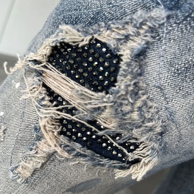 

Designer High Street Fashion New Men's Jeans Washed Nostalgic Perforated Beaded Patch Elastic Slimming Retro Light Blue Jeans Hi