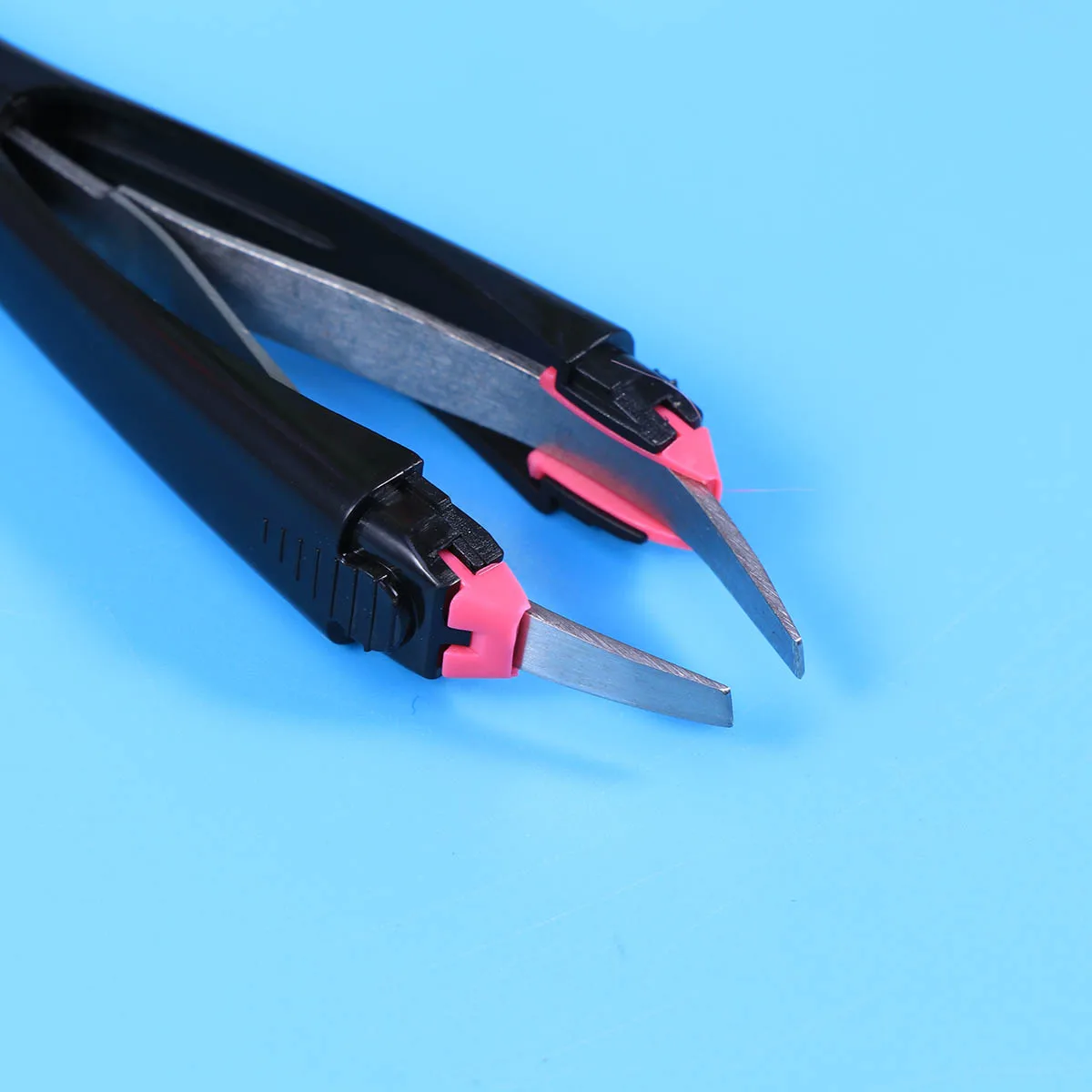 

Automatic Eyebrow Retractable Plucking Set Stainless Steel Tips Women Professional Eyebrow Tweezers Precision Removal Kit