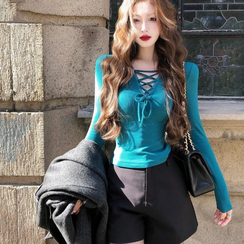 Otoño Invierno ropa de calle coreana Sexy camiseta de manga larga mujer moda Casual cuello pico vendaje Slim Tops mujer elegante camisetas dulces