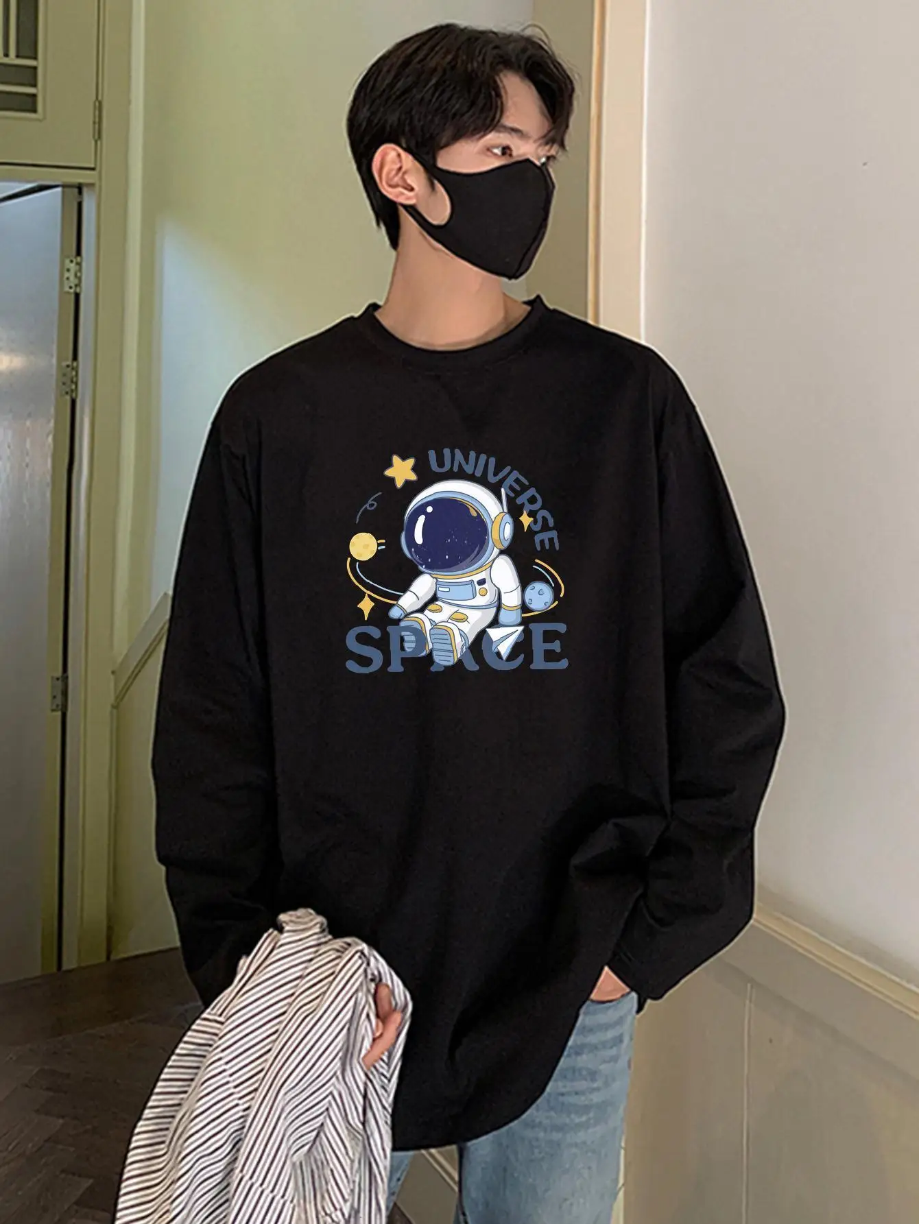 

Oversize Kpop Men's T-shirts Long Sleeve Crew Neck Unisex Tops Fashion Tees Cotton Male Clothing Cute Universe Spaceman