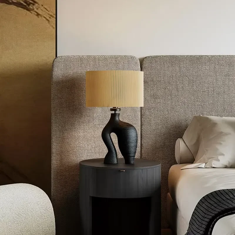 Modern Nordic Table Lamp Simple Bedroom Bedside Light Creative American Style Study Desk Lamp Art Designer Model Room Decor
