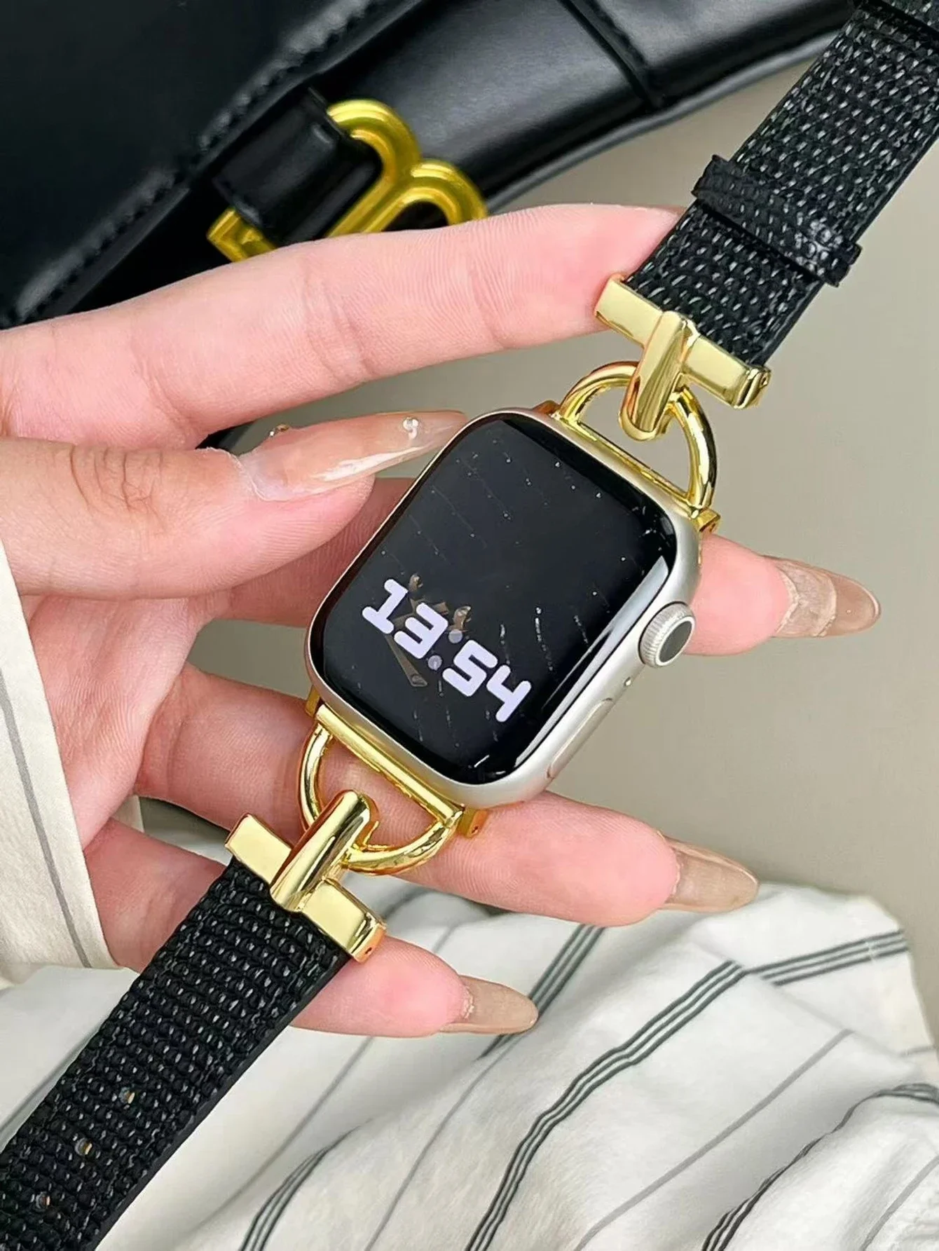 

Fashion Leather loop link For Apple Watch band women Series Ultra 10/9/8/7/6 38mm 40mm 41mm 42mm 44mm 45mm 46mm Strap