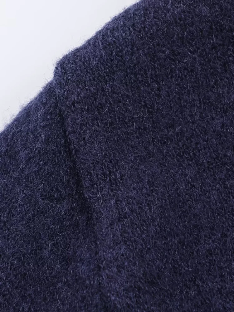 European-style new women's fashionable and versatile hooded long-sleeved knit sweatshirt with zipper detail.