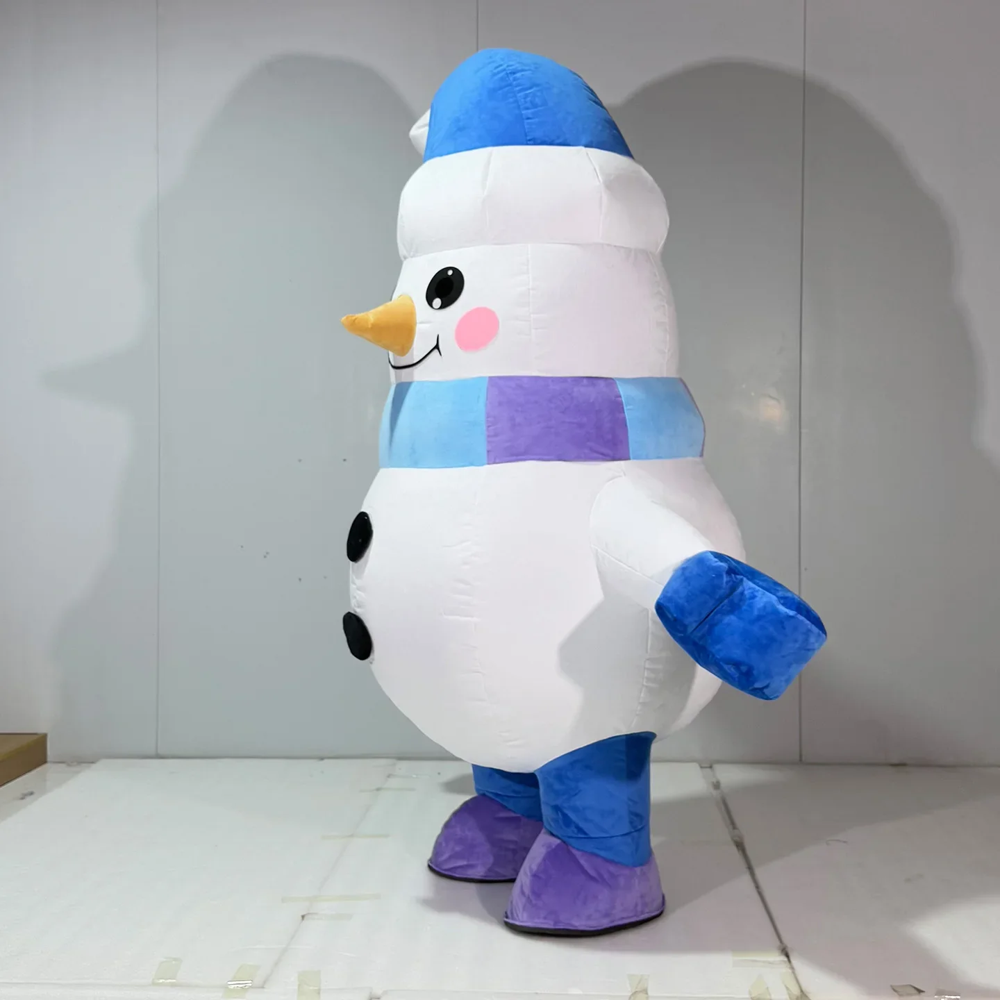

Inflatable Walking Snowman Mascot Costume Christmas Cartoon Doll Anime Performance Party Show No Battery