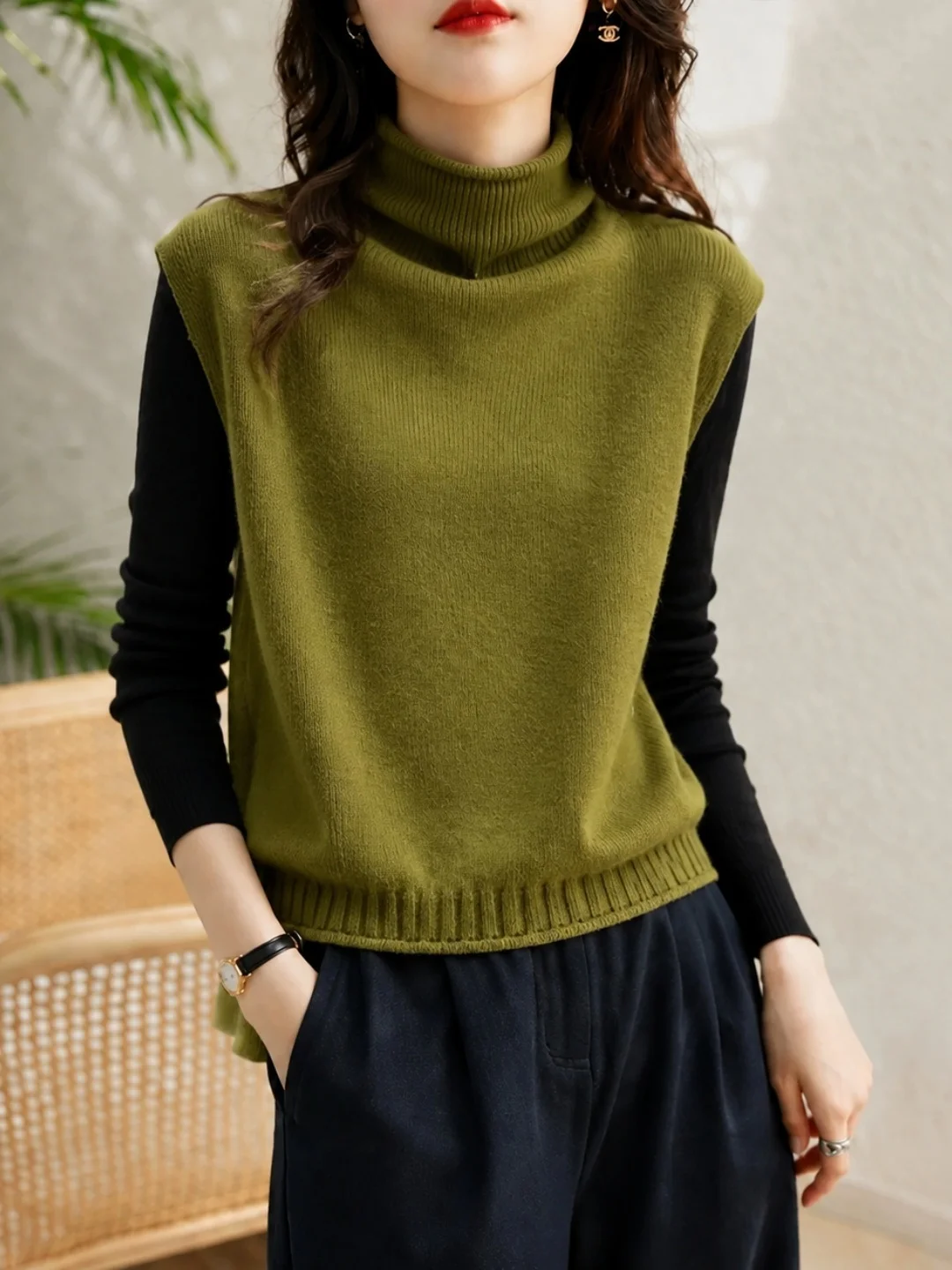 Chic Sleeveless Pure Color Knitted Vest Soft Cozy Base Layer Tank Top Commute Style Fashionable Autumn New Arrival