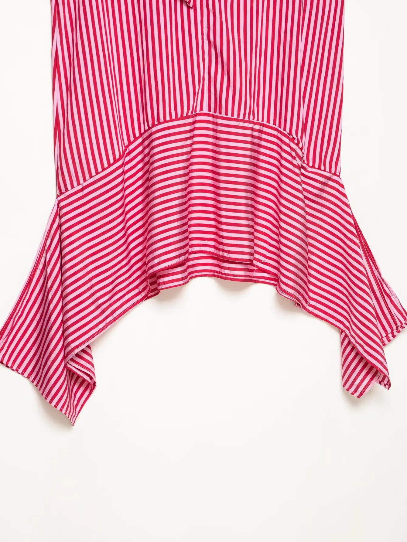 HH Französischer Stil Rot Gestreiftes Neckholder-Top Damen Bluse mit Schleifenkragen Unregelmäßiger Rüschensaum Sommer Picknick Resort Strand Outfit – Detail 9