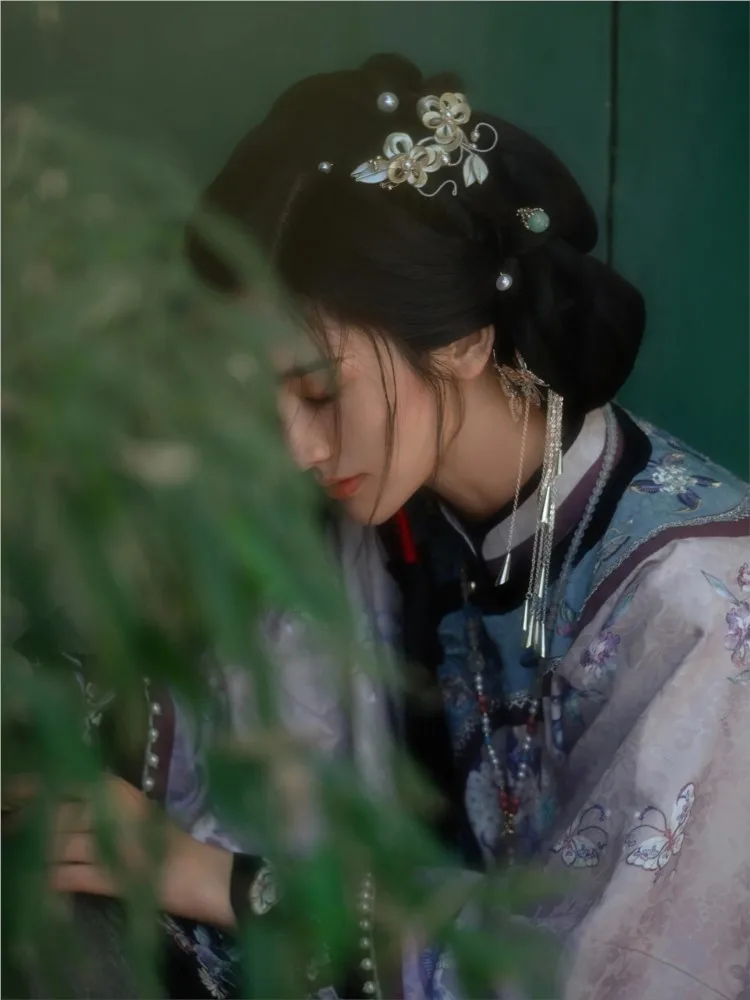 فستان Hanfu النسائي الجديد على الطراز الصيني مع ياقة واقفة ومرصع بفتحة كاملة باللون الأرجواني الأنيق
