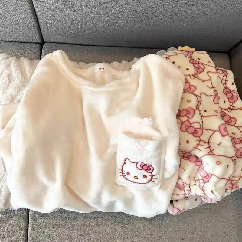 Nuovo Sanrios Cartoon giapponese Hello Kittys Stuff Pigiama femminile Flanella invernale Kuromi Plus Addensare Velluto Dolce Tenere al caldo Pigiama
