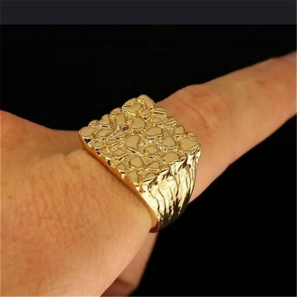 Retro Geometrisch Strukturierter Herrenring Quadratischer Breiter Ring mit Hammermuster im Hip-Hop-Stil für den Täglichen Gebrauch und Partys – Detail 6