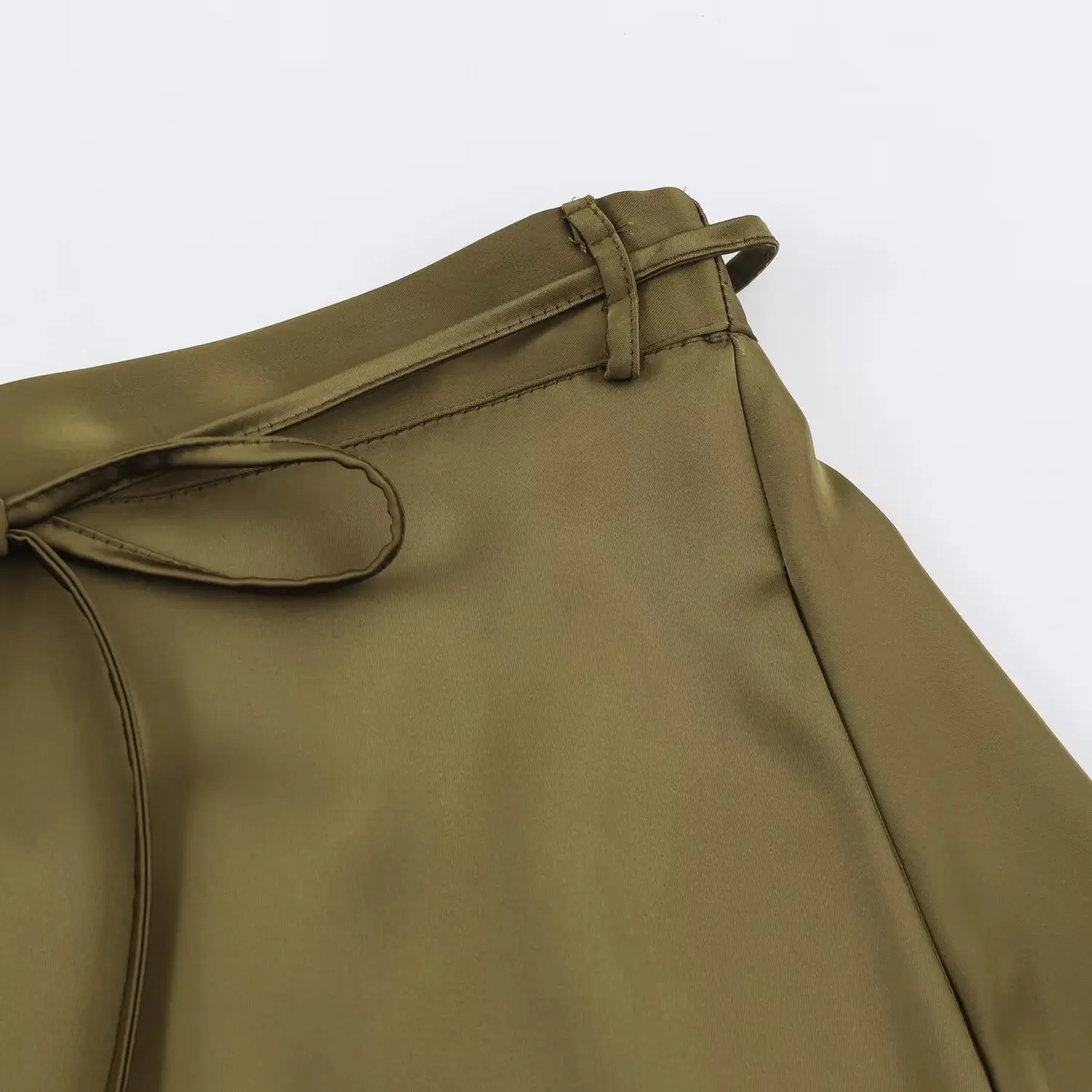 BSAY 2026 Neues Minimalistisches Satin-Zweiteiler-Set mit Drapierter Kragenpartie, Ärmellosem Oberteil mit Schulterknöpfen und Tailliertem Midi-Rock für Damen – Detail 22