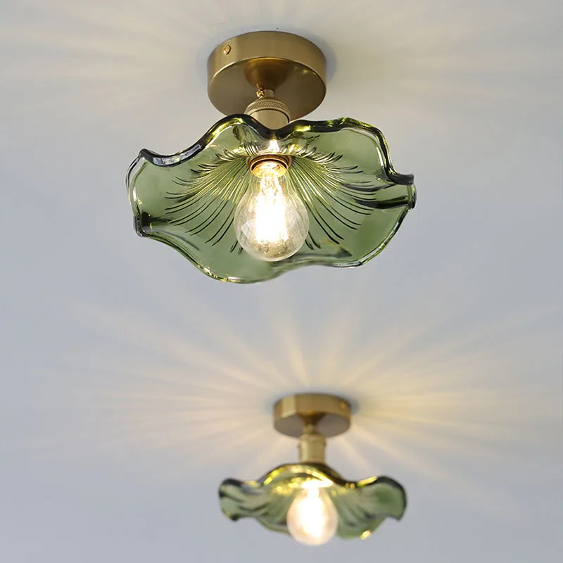 ホームステイの寝室、ダイニングルーム、バーカウンター、エントランスホールに、緑の蓮と葉のシングルヘッドペンダントランプを設置しました。