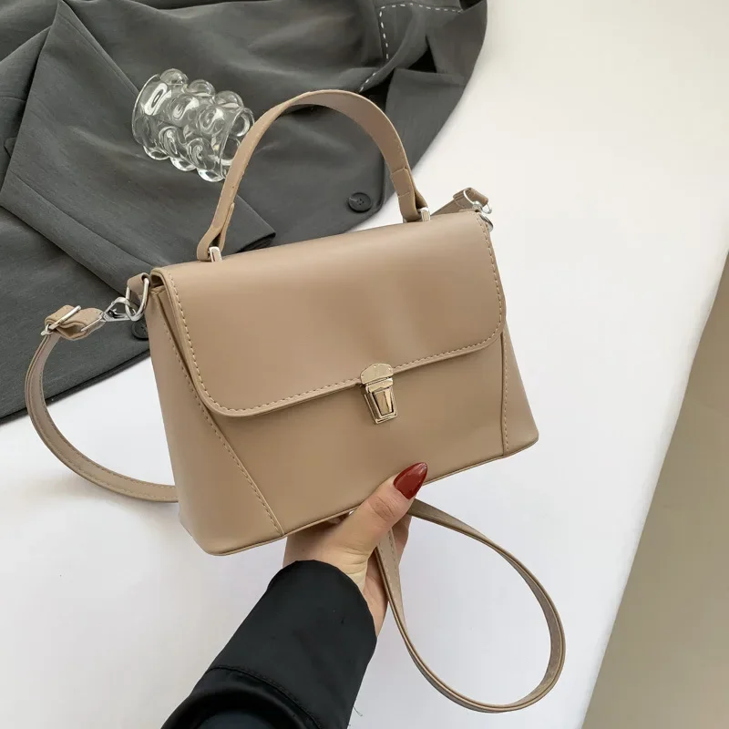 Niche design Korean version of high-value simple texture handbag  spring and summer new versatile ins messenger bag women