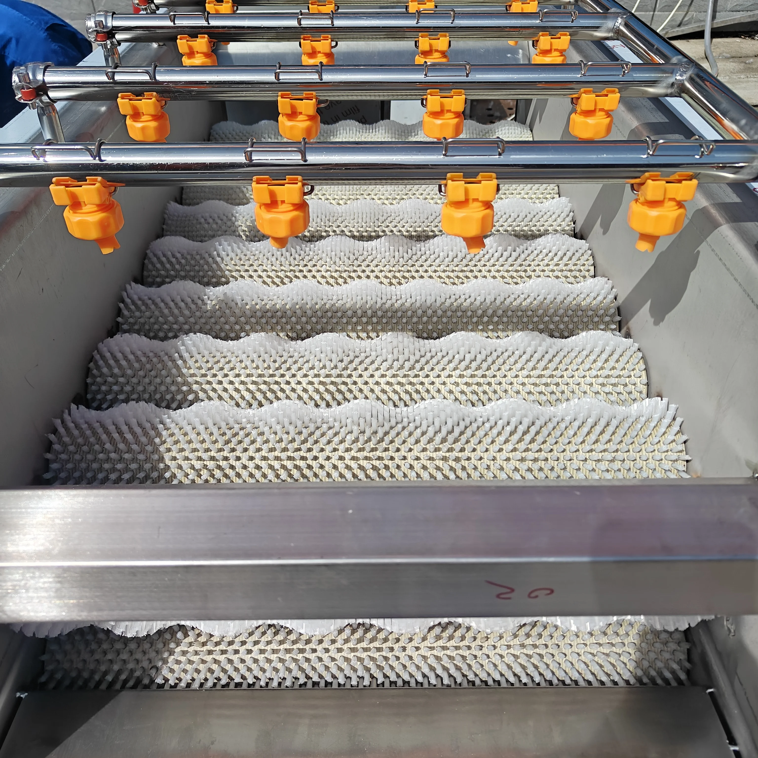 Commercial Stainless Steel Brush Roller Sugarcane Washing Machine High Pressure Spray Sugar Cane Cleaner For SugarJuice Factory