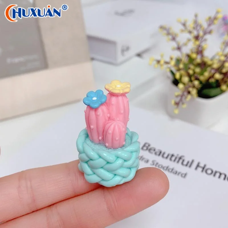 Q 4Pcs Mini Resin Cactus Figurines Cute Cartoon Artificial Plant Ornament For Home Office Tabletop Micro Landscape Decor
