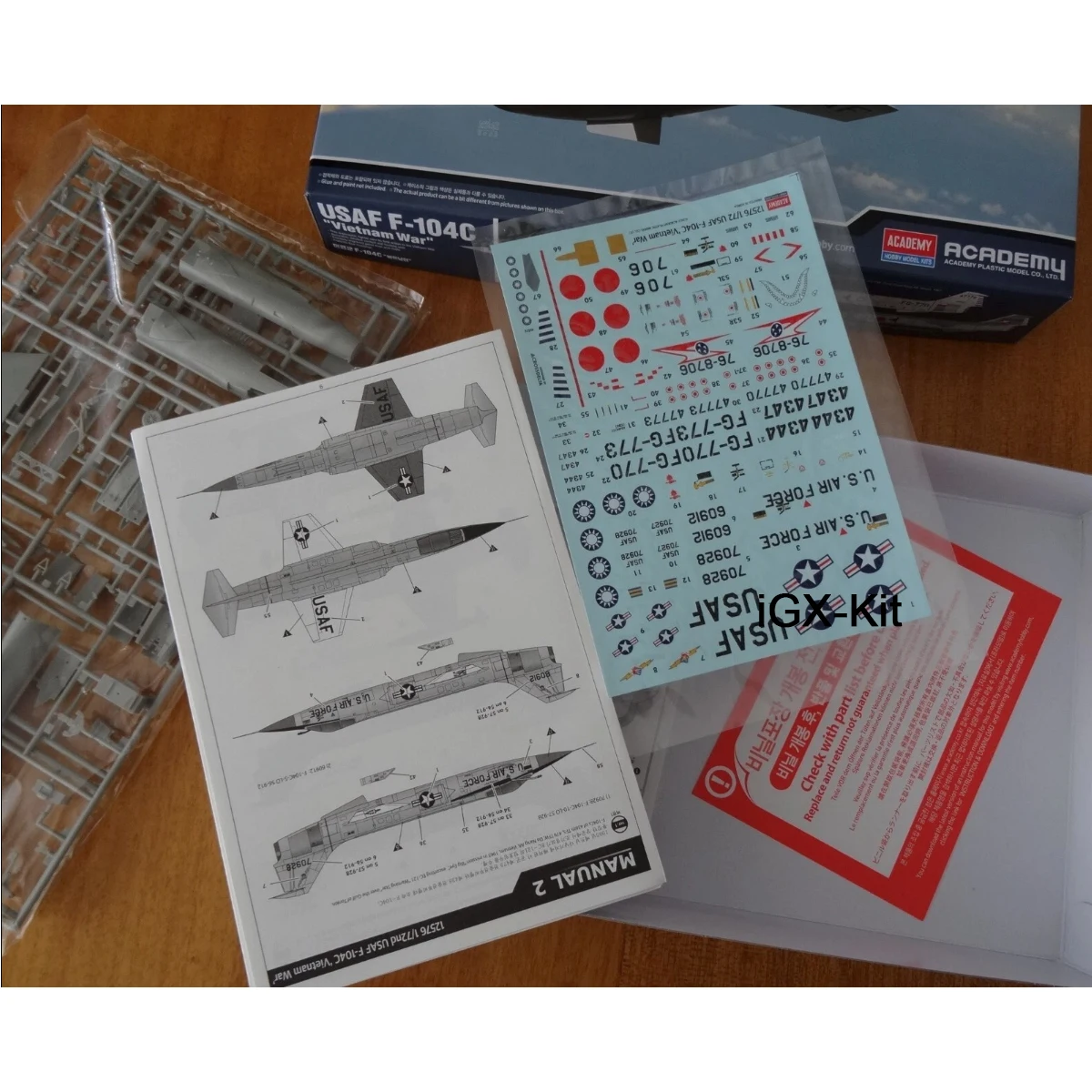 

Academy 12576 1:72 Scale US F104 F-104C Starfighter Vietnam Fighter Jet Aircraft Hobby Craft Toy Plastic Model Building Kit