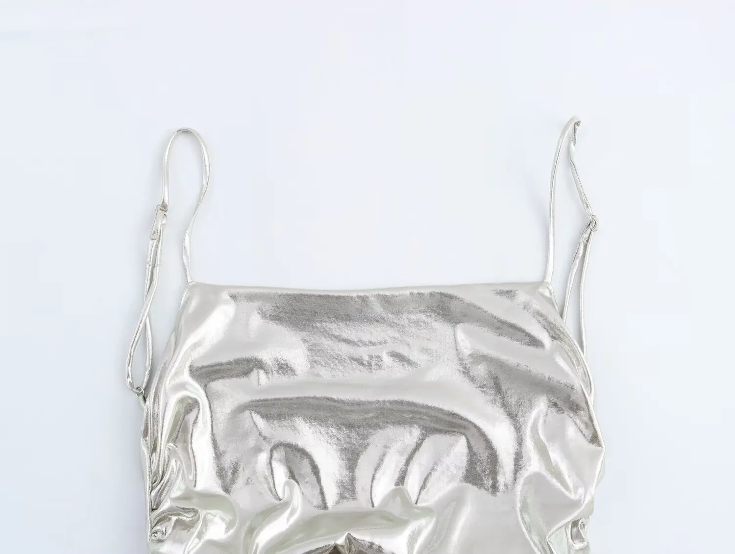 KONDALA Chic Metallo Pieghettato Argento Cami Dress Moda 2025 Primavera Donna Lungo Senza Maniche Guaina Vestito Sexy Night Party Y2K Vestido