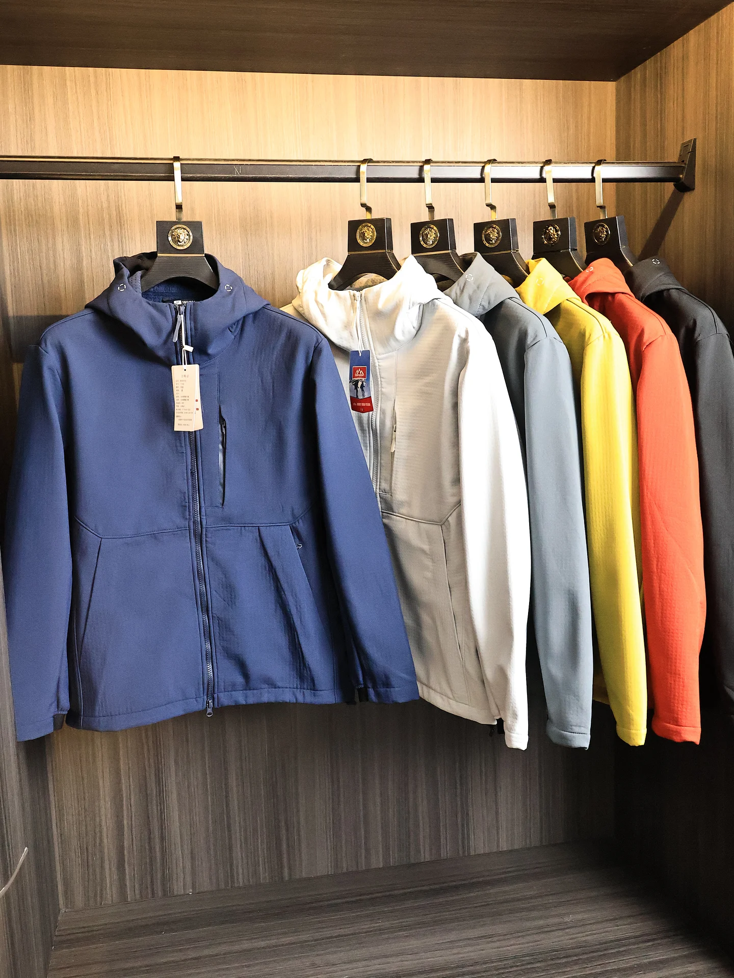 Waterproof Softshell Jacket Men's Autumn Winter Composite Fleece Warm Skin-friendly Hooded Windproof Outdoor Fashion Casual Coat