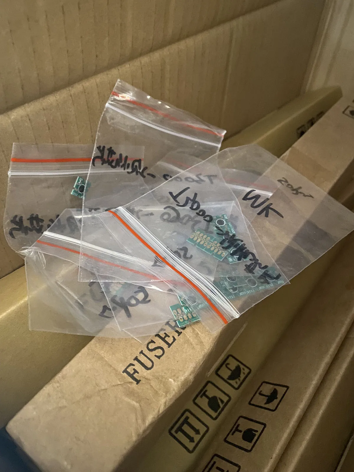 

Чип картриджа T6941-T6945 для принтера Epson SureColor T3000 T5000 T7000 T3070 T5070 T7070 T3200 T5200 T7200 T3270 T5270 T7270