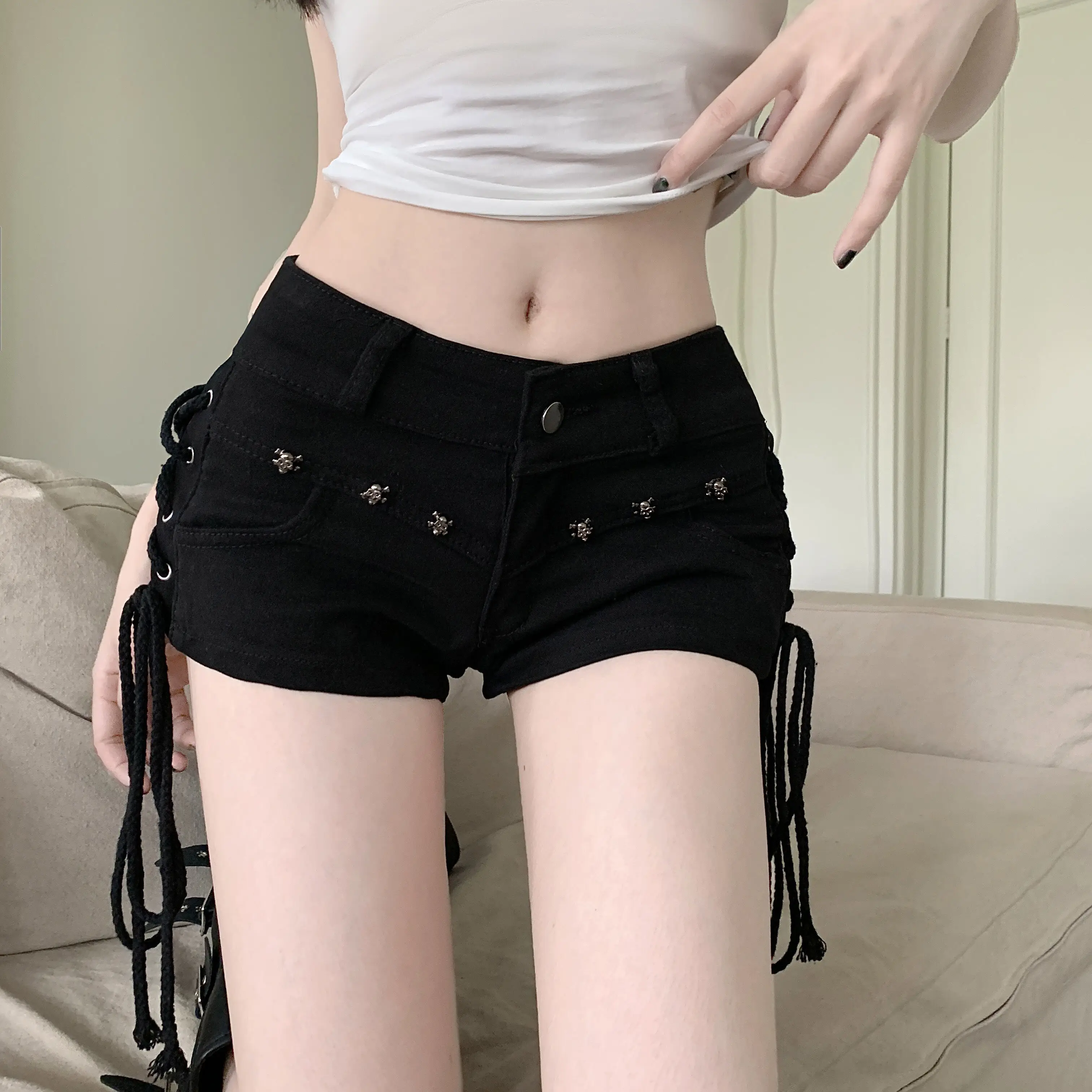 Retro Tight Black Y2k Shorts Damen Strap Rivet Design Booty Shorts