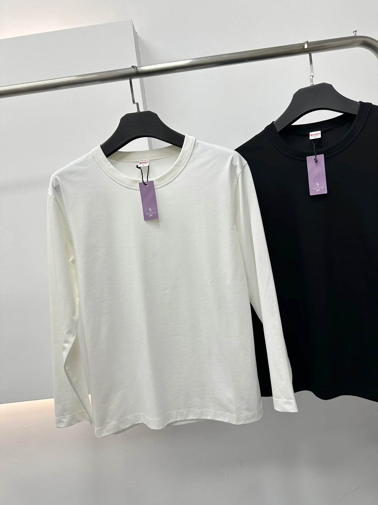 Sorona Fiber Long Sleeve Basic round Neck T-Shirt Unisex Comfortable Underwear in Black And White Colors for Autumn Season