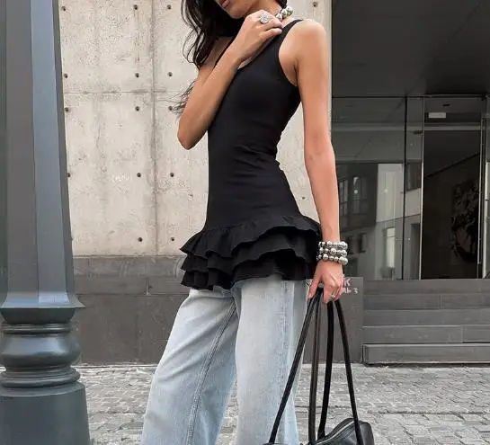 

Spicy Girl Black U-Neck Vest Pure Desire Temperament Female Top for Trendy Streetwear