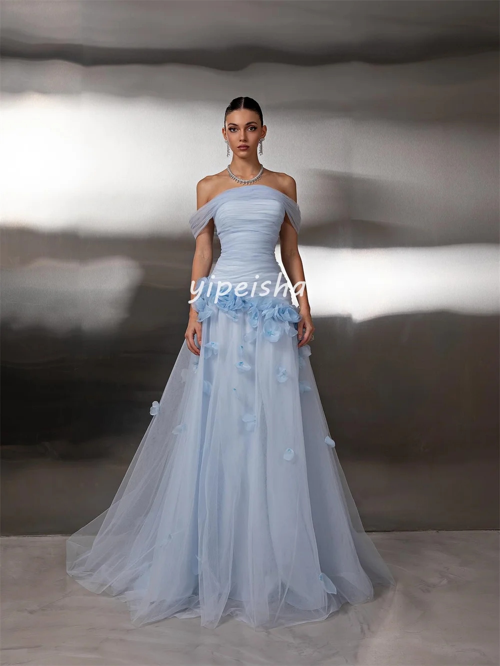 Personalizado moda formal tule artesanal flor plissado a linha fora do ombro vestidos longos sob medida vestidos de ocasião elegante