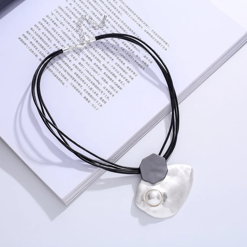 DIY accessories foreign trade European and American popular women's collarbone chain personalized retro simple versatile pearl n