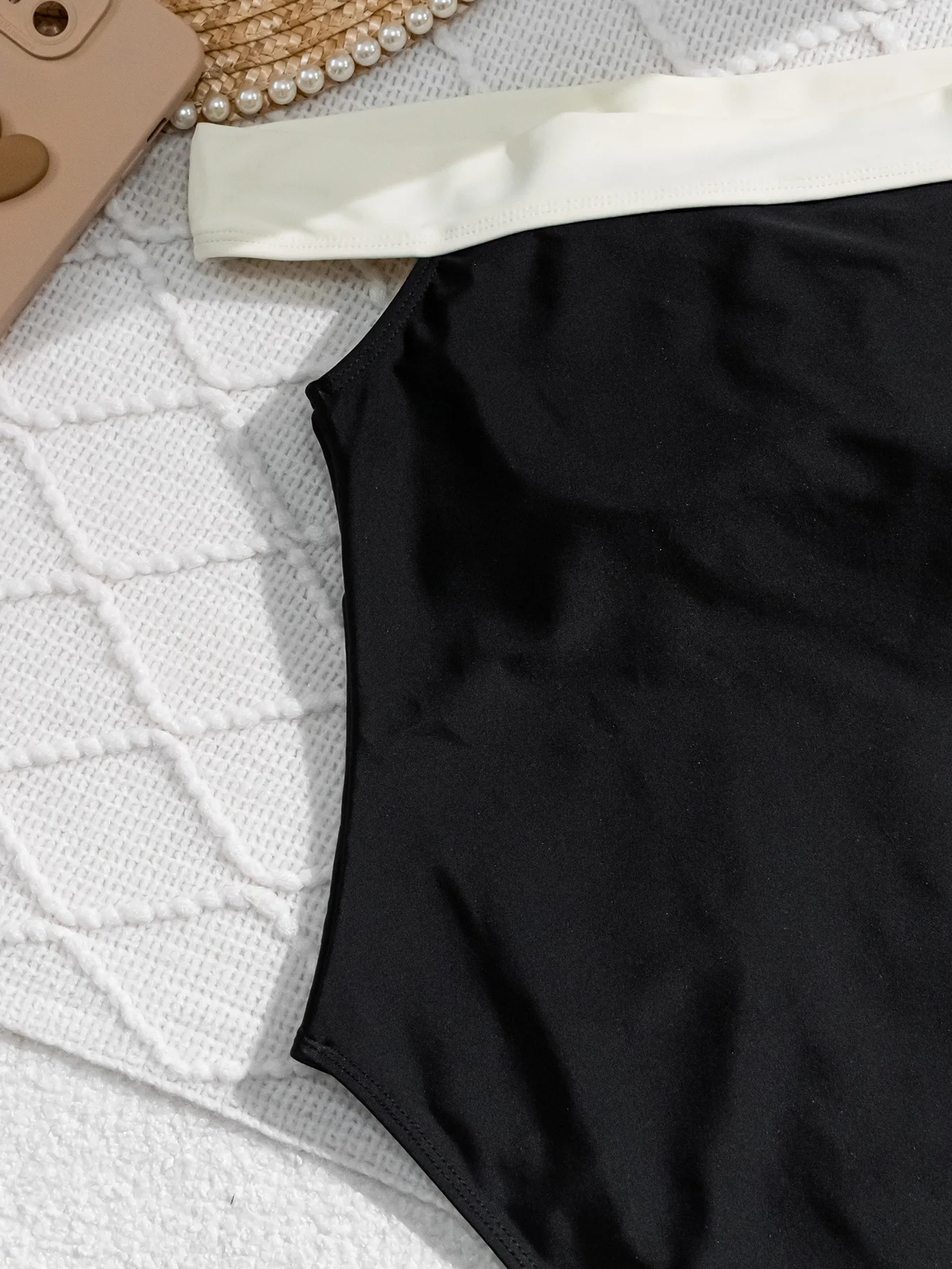 بدلة سباحة جديدة قطعة واحدة لعام 2025 بدلة سباحة نسائية من قطعة واحدة موضة متباينة الألوان ملابس سباحة مثيرة للشاطئ مونوكيني مايوه دي باين