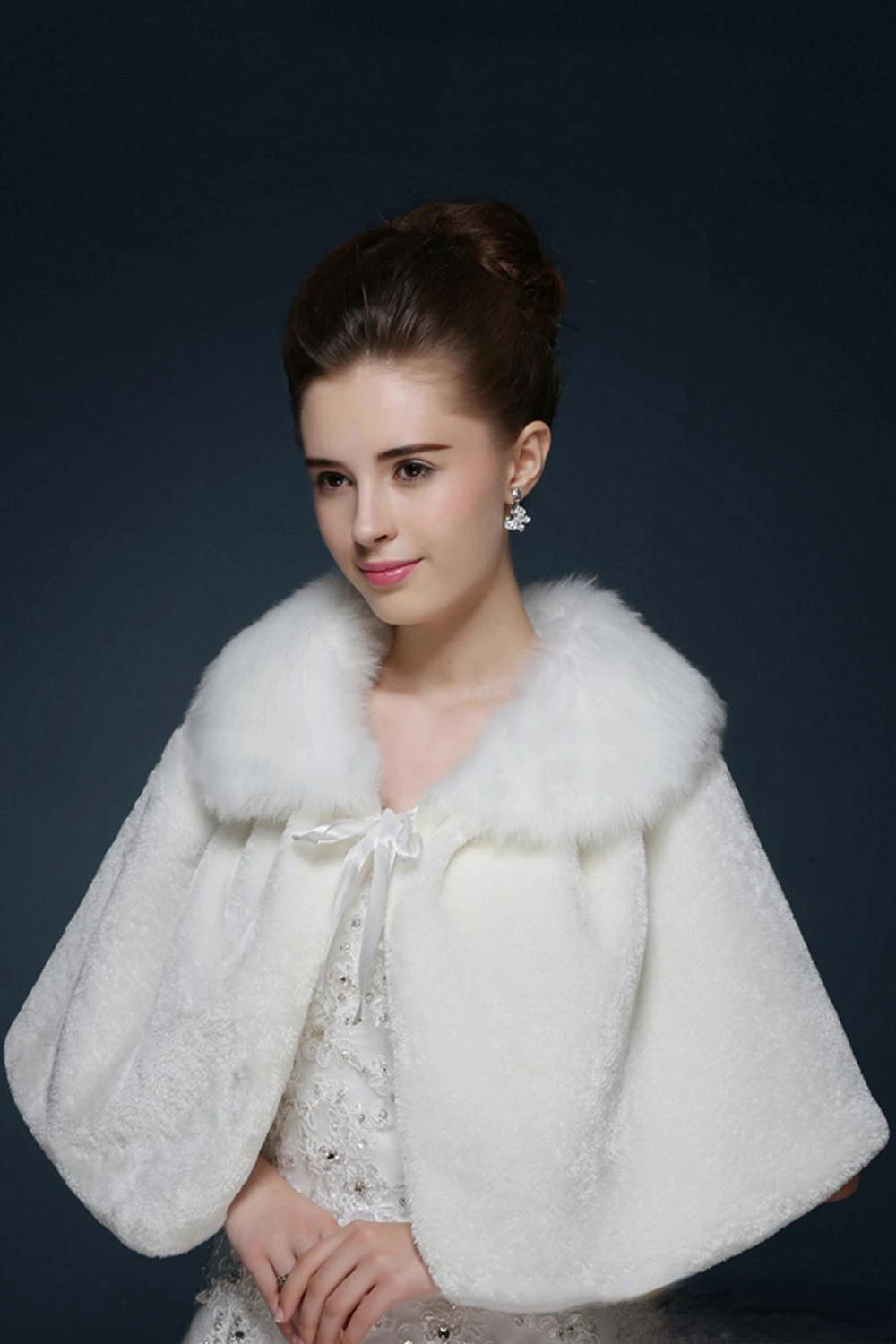 A buon mercato Faux Fur Wedding Wraps giacche da sposa corte Stock avorio rosso caldo scialle Bolero accessori da sposa