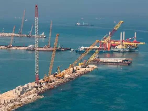 New Generation Of XGC500 500ton Crawler Crane Can Choose Wind Power Special Working Conditions