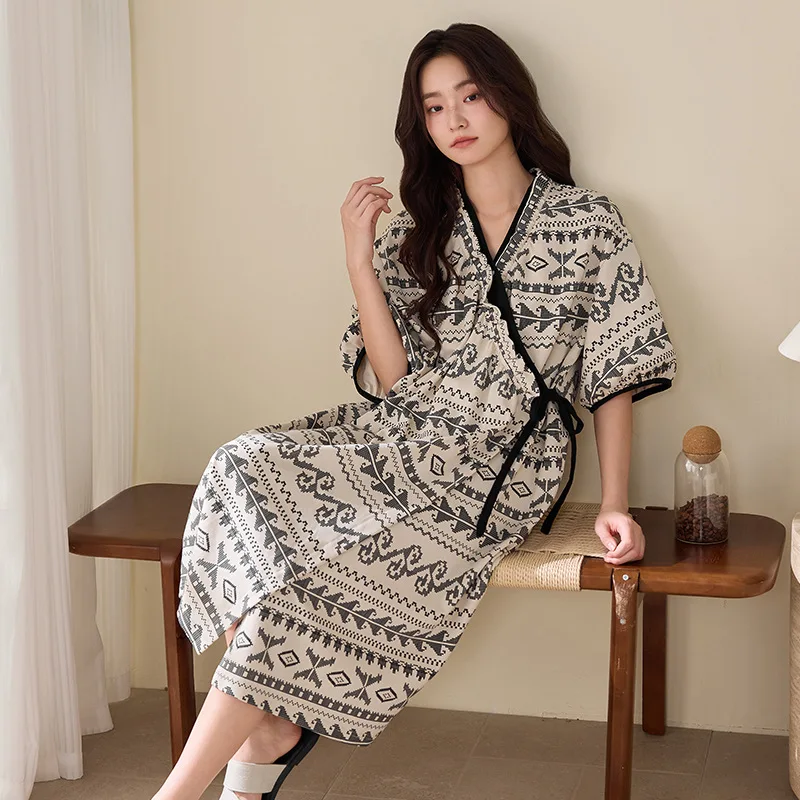 

Новинка: корейская женская ночная рубашка-кимоно с коротким рукавом, средней длины, с геометрическим узором, летняя свободная одежда для сна, ночная сорочка для женщин.