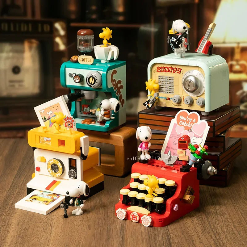 

2025 New Snoopy Retro Series Splicing Block Coffee Machine Typewriter Assembly Collection Model Children's Toy Festival Gift