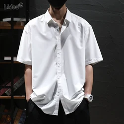 Camisas guapos de moda informal de negocios para hombres, ropa de calle con cuello vuelto, ropa de oficina sólida con estampado de botones, manga corta