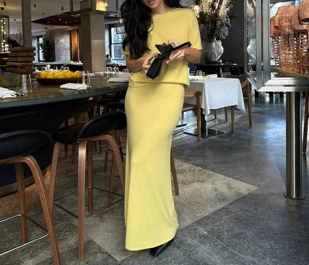 Head Over Short Sleeved Half Body Long Skirt Set 2025 Summer New Knitted Set Solid Color Minimalist Set