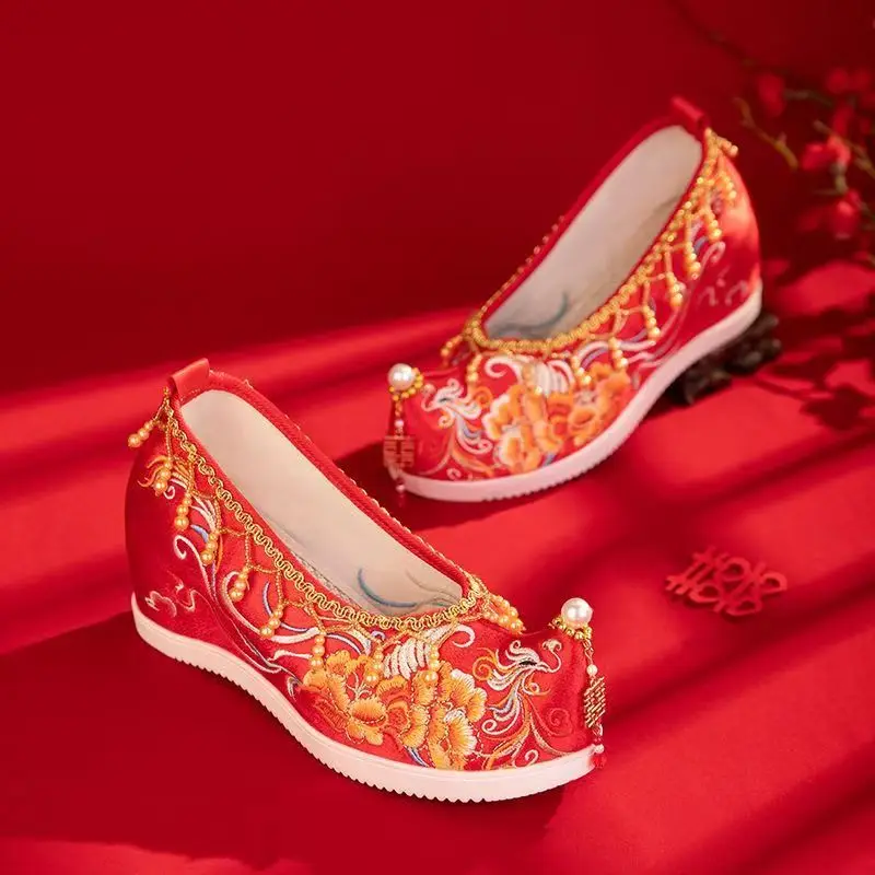 

Женские красные свадебные туфли на танкетке с вышивкой в этническом стиле, туфли Hanfu с увеличенным внутренним ремешком на щиколотке и кисточками из бисера
